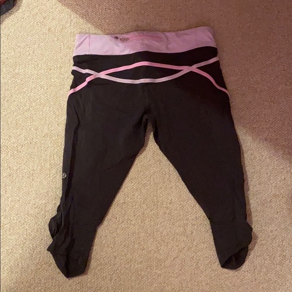 LULULEMON knee cropped charcoal leggings - Picture 2 of 4